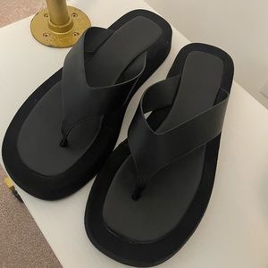 Billini platform sandal, black, size 9